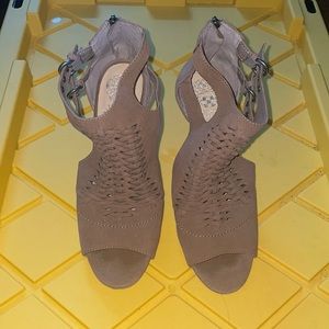 Tan Vince Camuto pumps